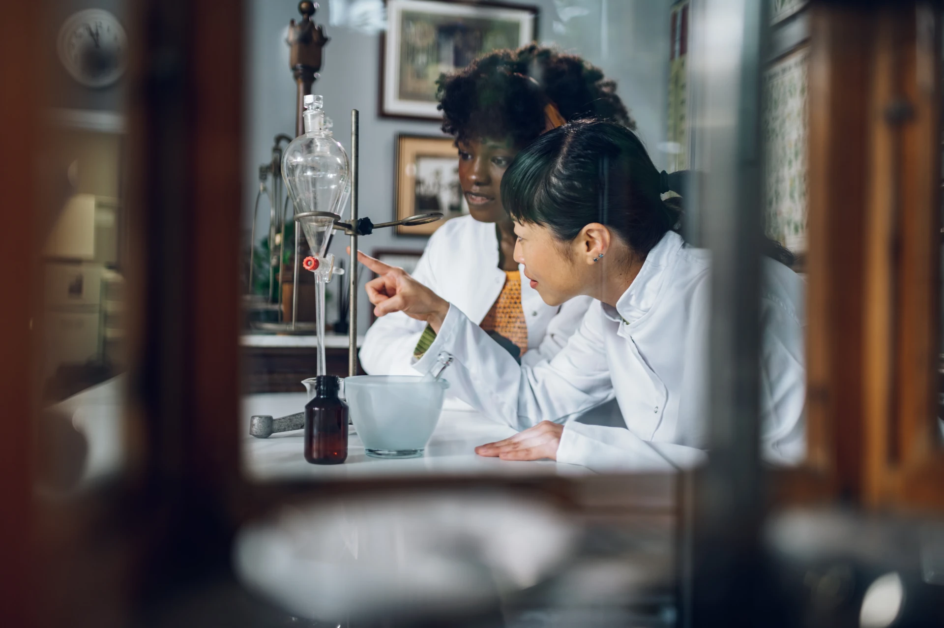 Retrato de la profesora Asunción Gómez Pérez Retrato de la profesora Asunción Gómez Pérez